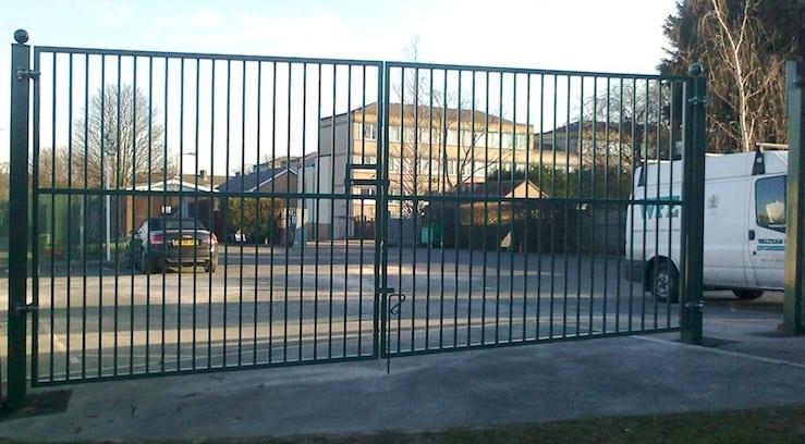 Modern Wrought Iron Metal Gates — photo 2