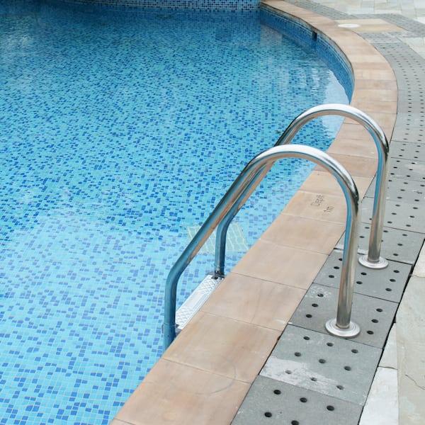 Swimming pool steps — photo 2