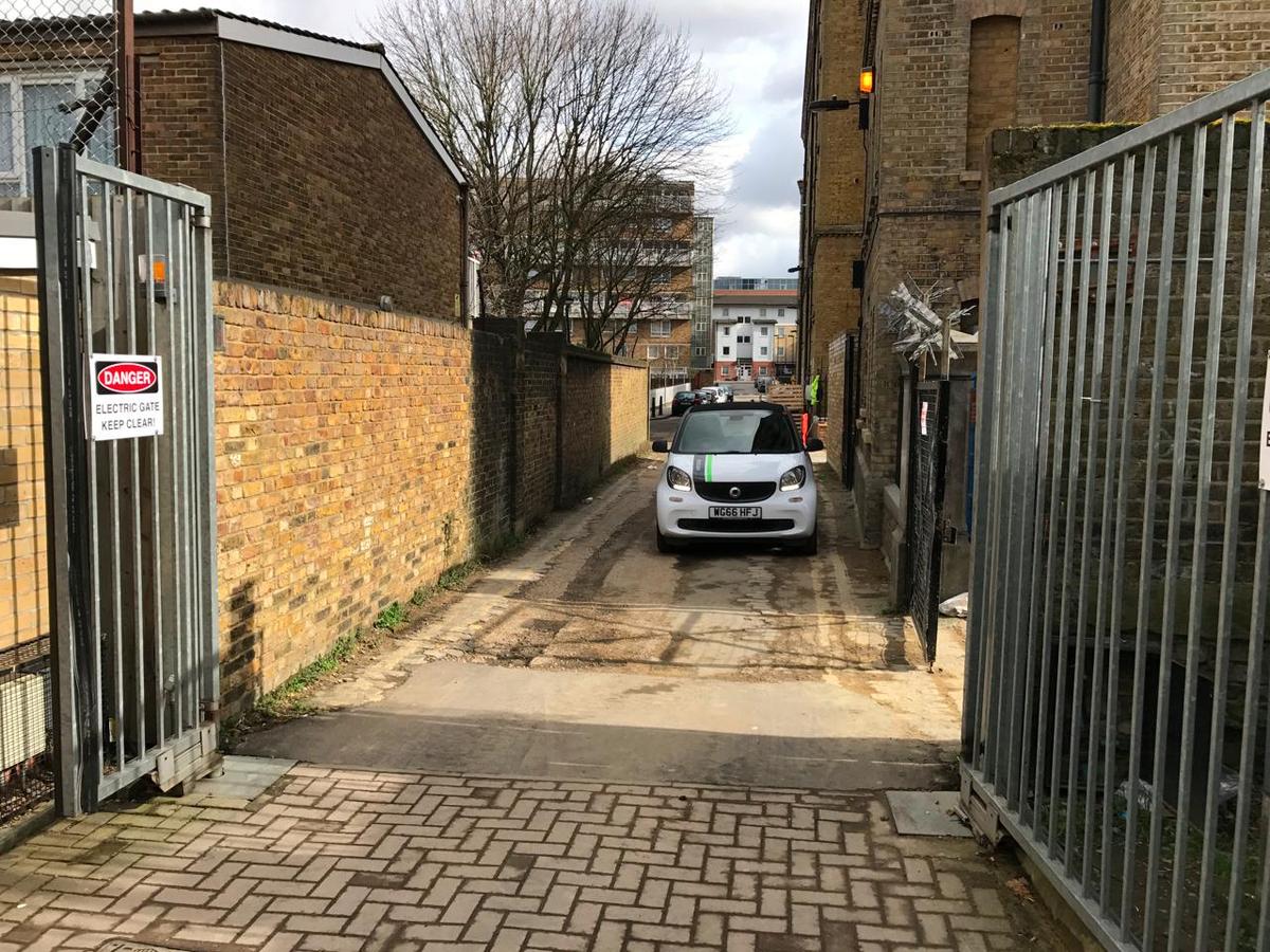 Metal Gate Repairs. Inspection of Automatic Metal Gates London E1