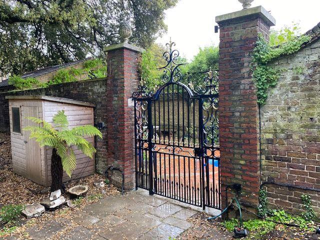 Gate Refurbishment, Ham, TW10