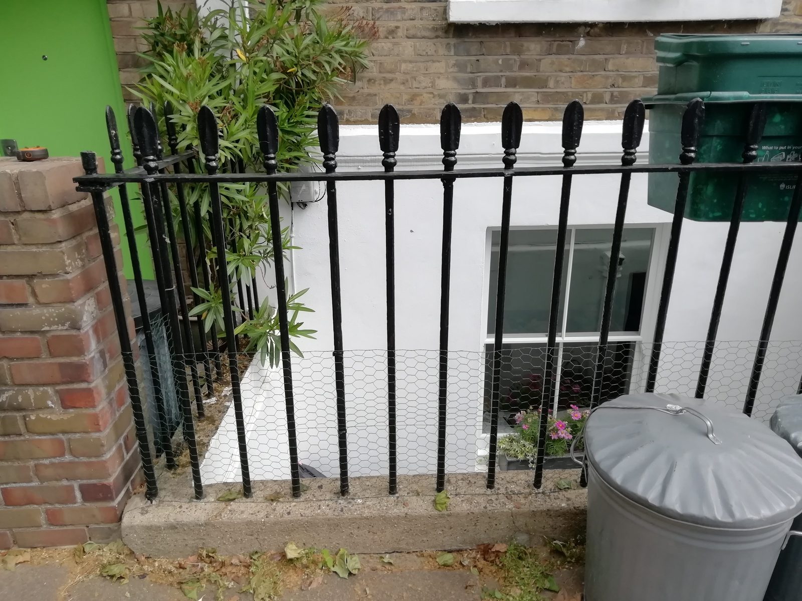 New Gate in Railings, London N1