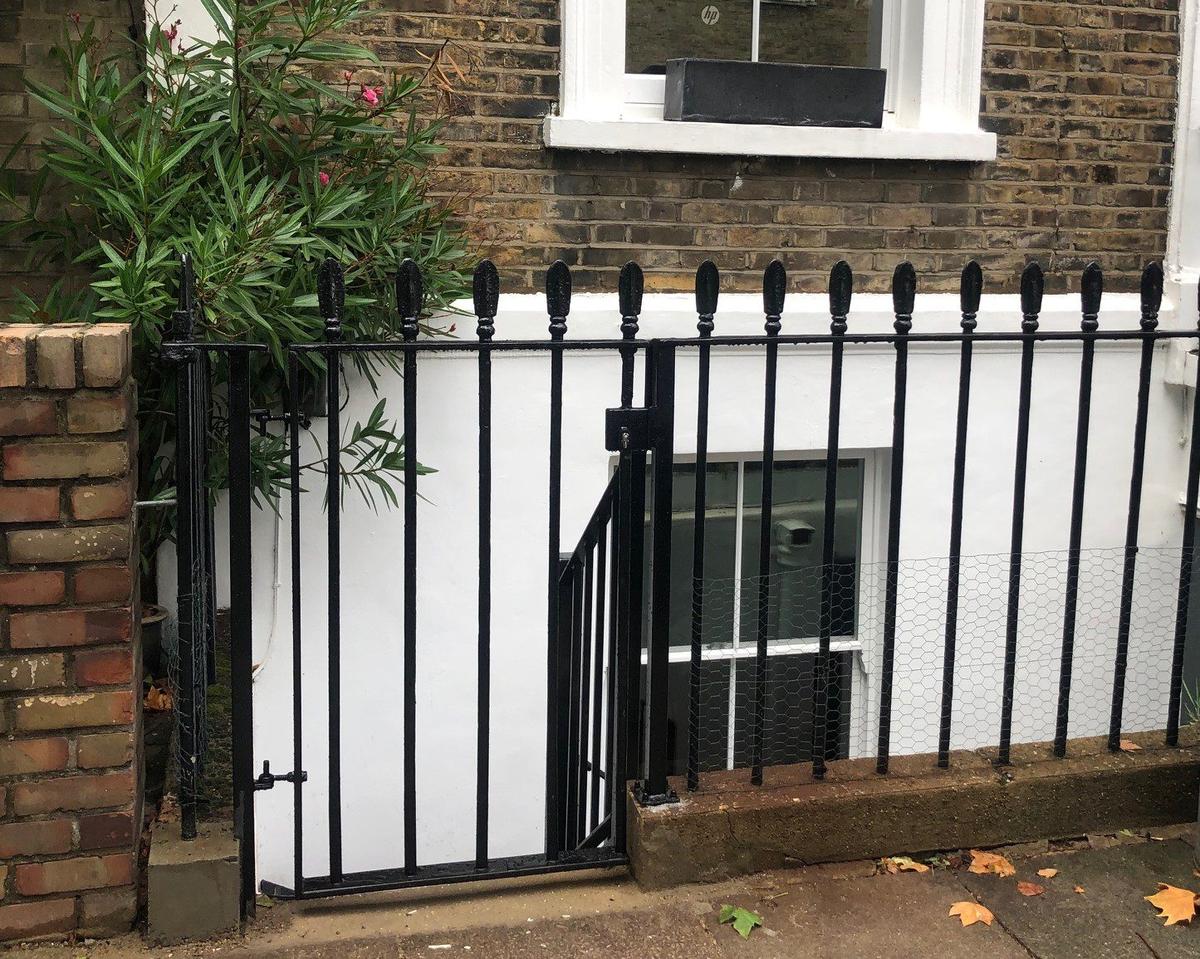 New Gate in Railings
