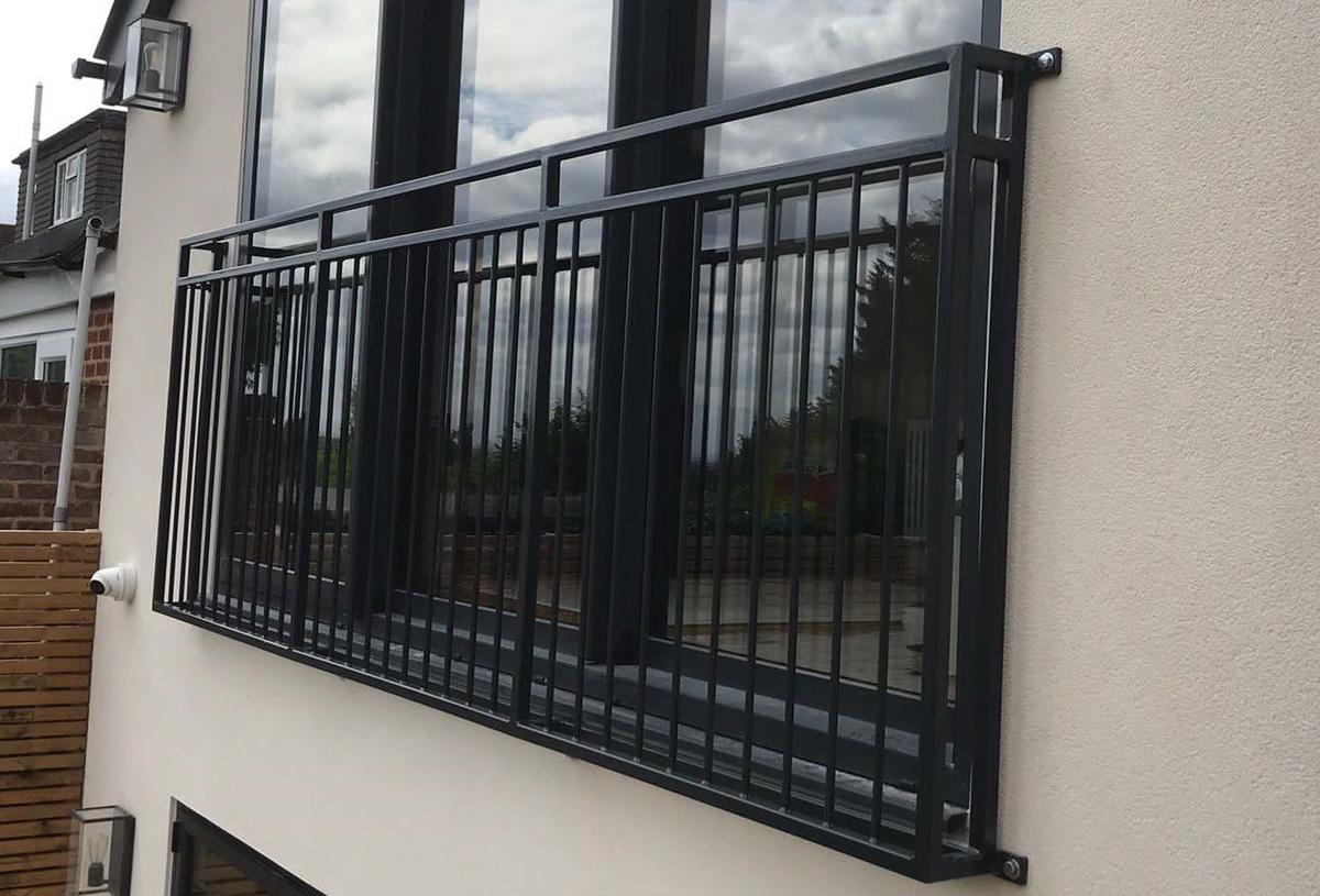 Juliet Balcony, Loughton