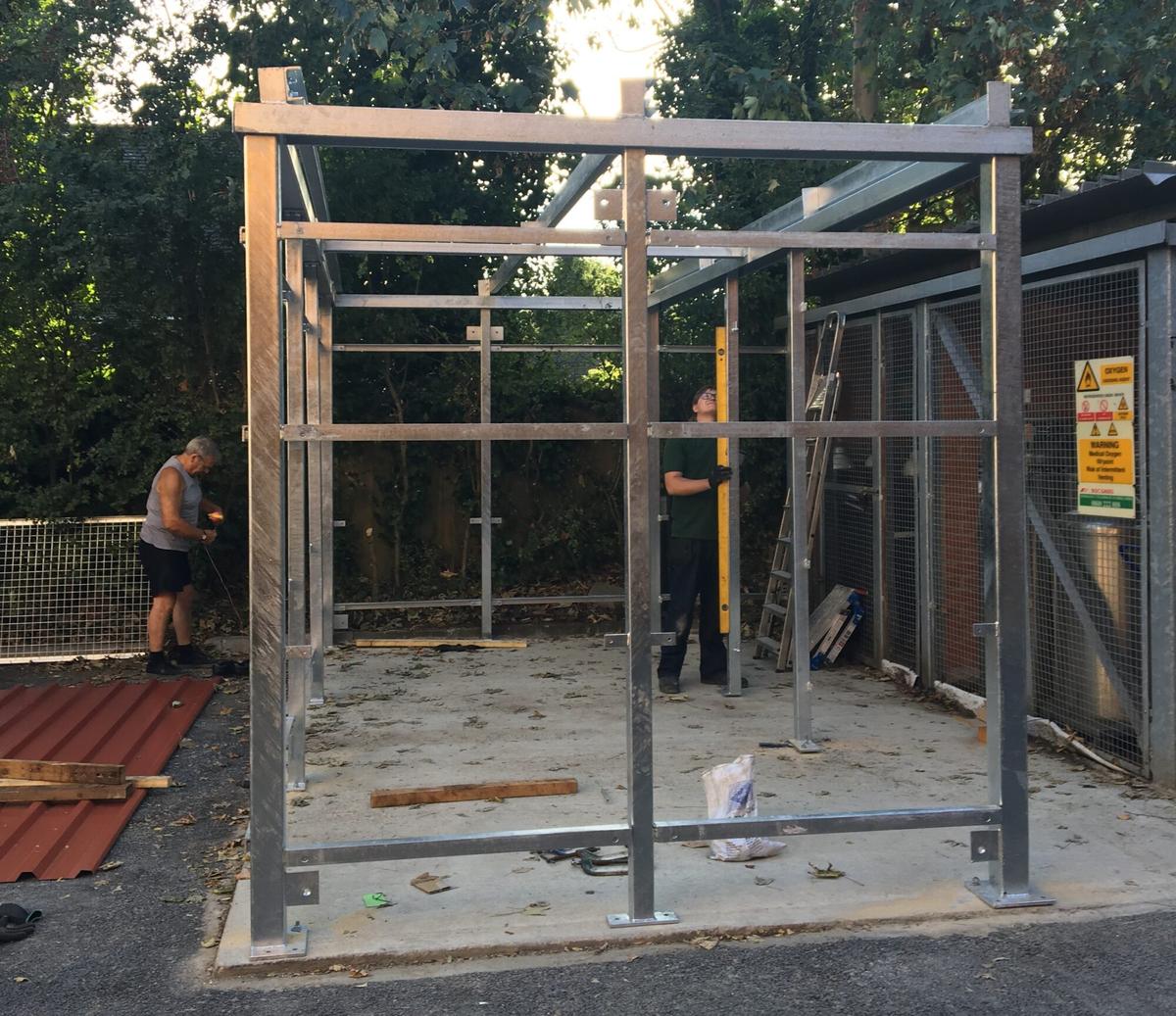 INSTALLING A CAGE FOR GAS BOTTLES