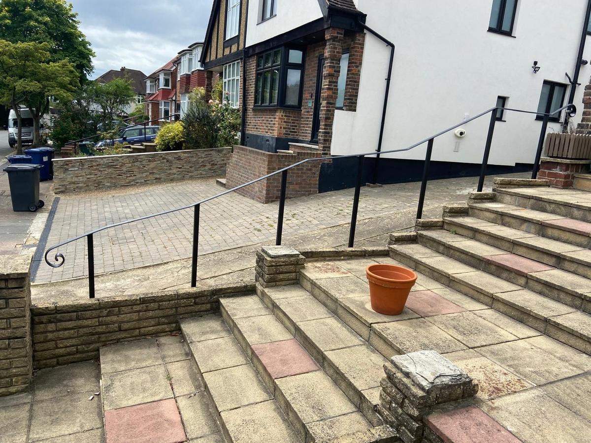 New Entrance Handrail, Mill Hill