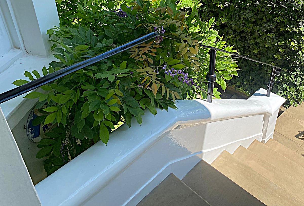 New Handrail, Kensington