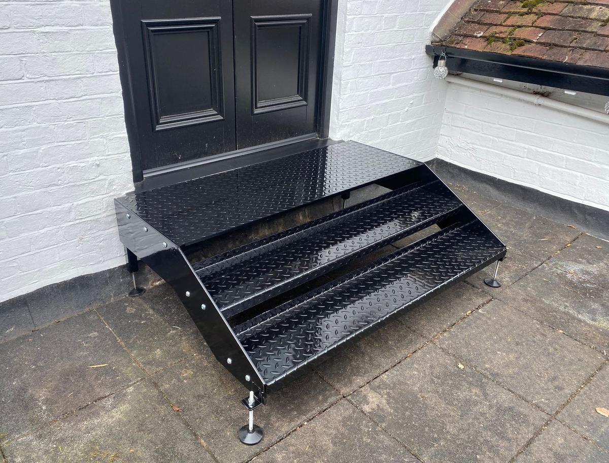 Replacement Steps, Amersham