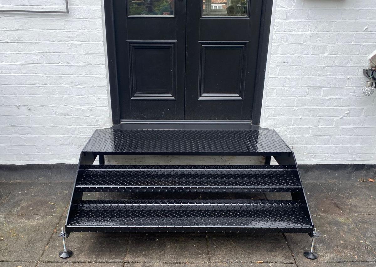 Replacement Steps, Amersham